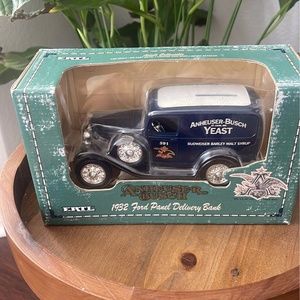 Ertl Bank 1:25 Ford Panel 1932 Delivery Truck Anheuser Busch Die Cast Coin Bank